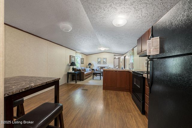 1 Twin Oaks Dr, Mammoth Cave, KY 42259