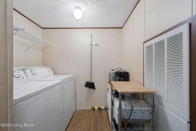 1 Twin Oaks Dr, Mammoth Cave, KY 42259