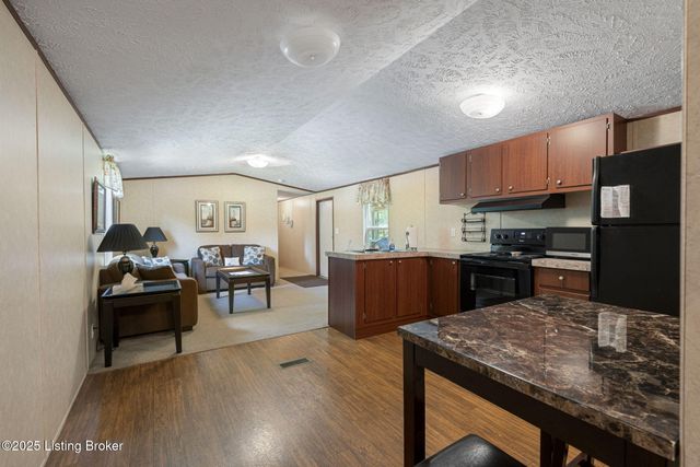 1 Twin Oaks Dr, Mammoth Cave, KY 42259