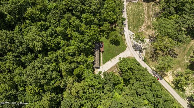 1 Twin Oaks Dr, Mammoth Cave, KY 42259