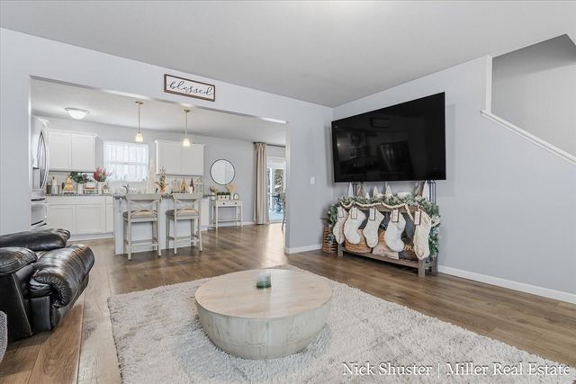 210 Thorn Hill Court, Hastings, MI 49058