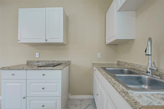 910 18TH STREET, Orlando, FL 32805