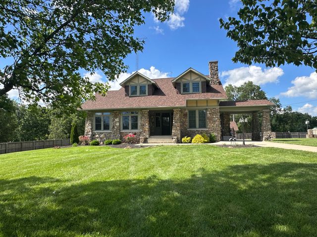 528 E Dorris Avenue, Mountain Grove, MO 65711