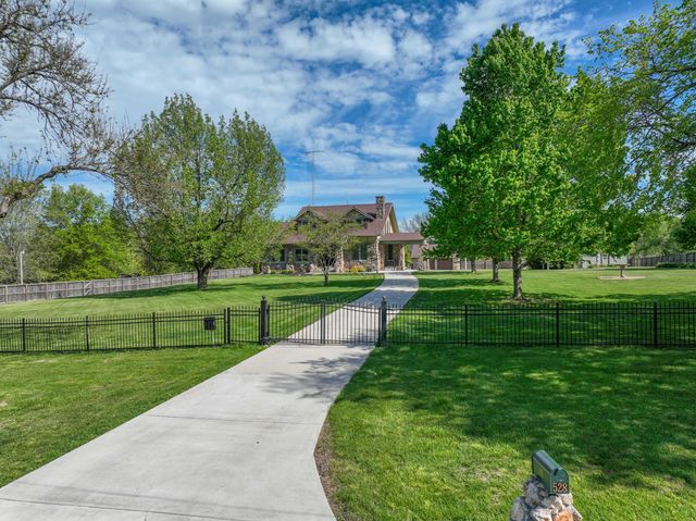 528 E Dorris Avenue, Mountain Grove, MO 65711