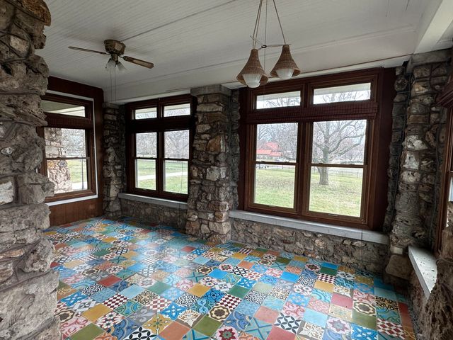 528 E Dorris Avenue, Mountain Grove, MO 65711