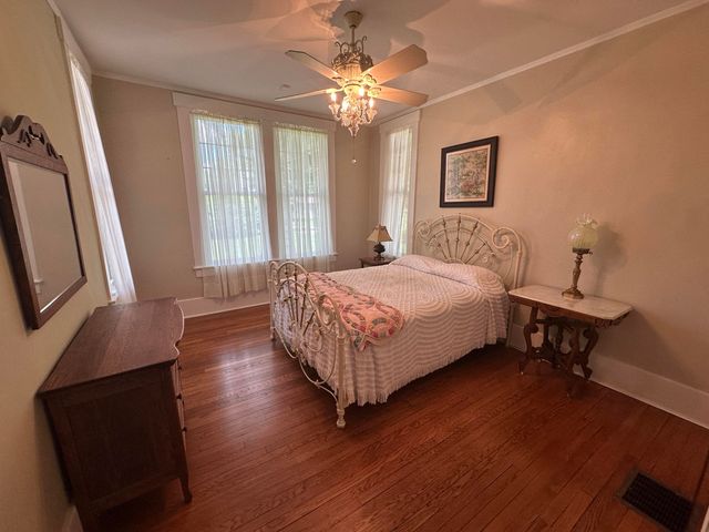 528 E Dorris Avenue, Mountain Grove, MO 65711