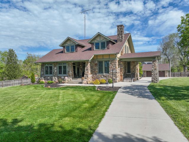 528 E Dorris Avenue, Mountain Grove, MO 65711