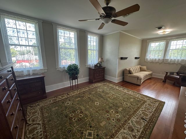 528 E Dorris Avenue, Mountain Grove, MO 65711