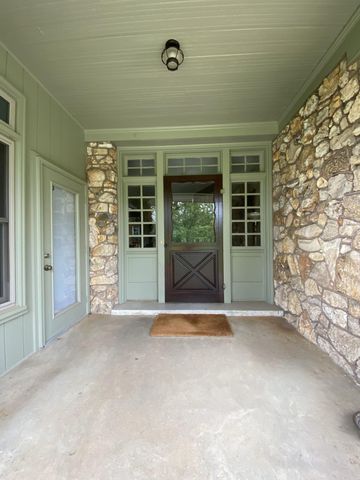 528 E Dorris Avenue, Mountain Grove, MO 65711