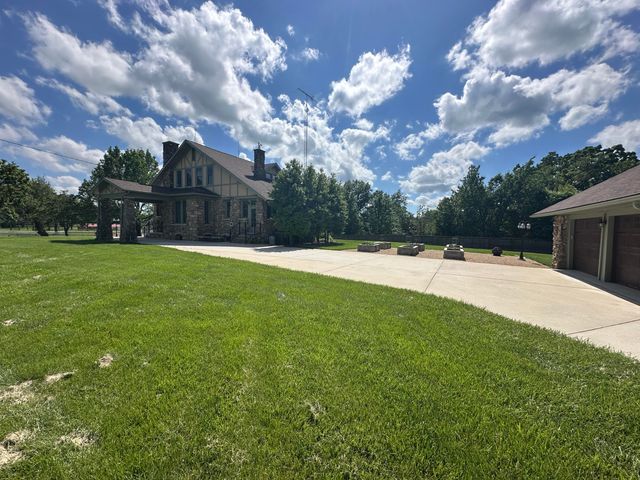 528 E Dorris Avenue, Mountain Grove, MO 65711