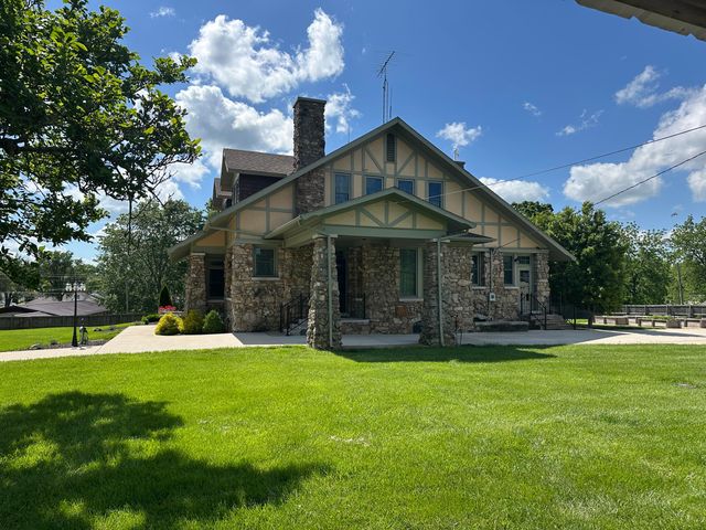 528 E Dorris Avenue, Mountain Grove, MO 65711