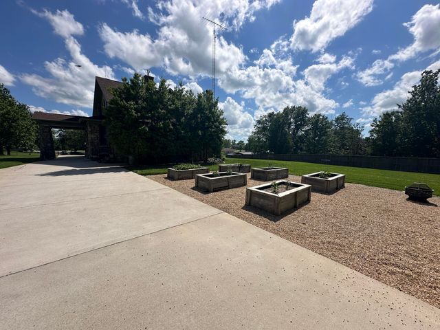 528 E Dorris Avenue, Mountain Grove, MO 65711