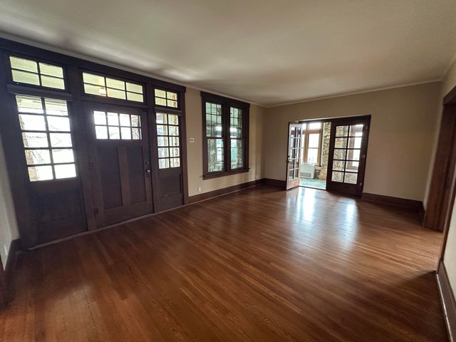 528 E Dorris Avenue, Mountain Grove, MO 65711