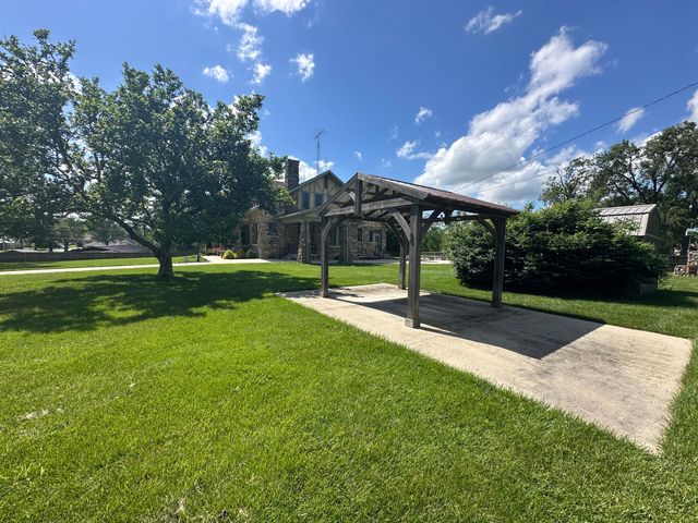 528 E Dorris Avenue, Mountain Grove, MO 65711