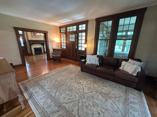 528 E Dorris Avenue, Mountain Grove, MO 65711