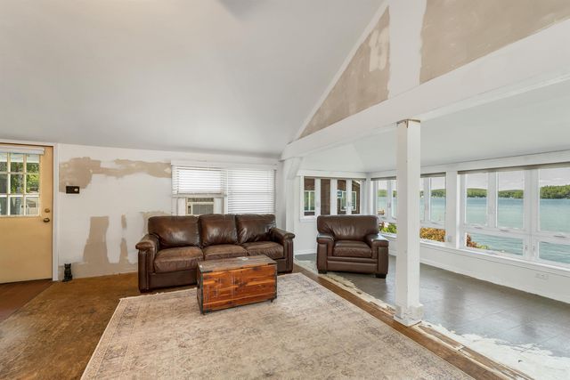 93 Conleys Grove Road, Derry, NH 03038