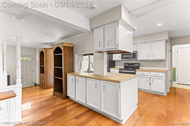 31890 Dohany Drive, Farmington, MI 48336