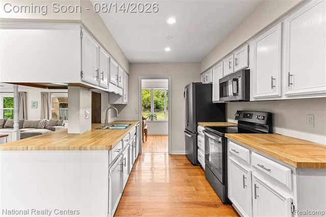 31890 Dohany Drive, Farmington, MI 48336