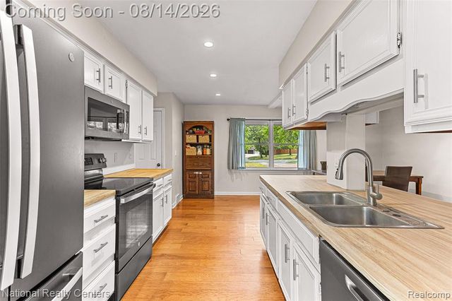 31890 Dohany Drive, Farmington, MI 48336