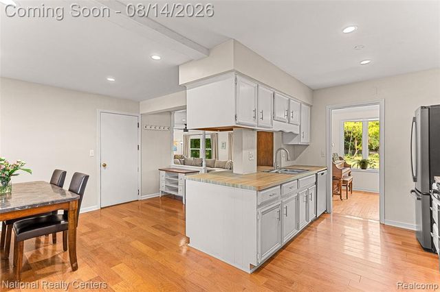 31890 Dohany Drive, Farmington, MI 48336