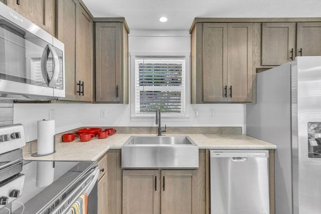 2 Fourth Ave., Ware, MA 01082