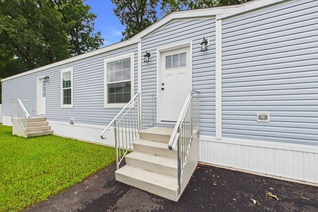 2 Fourth Ave., Ware, MA 01082