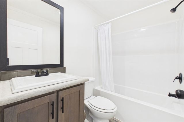 2 Fourth Ave., Ware, MA 01082