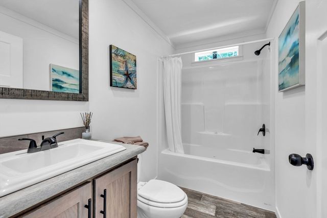 2 Fourth Ave., Ware, MA 01082