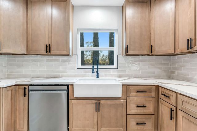 28718 Auberry Road, Prather, CA 93651