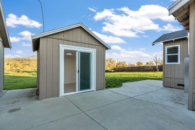 28718 Auberry Road, Prather, CA 93651