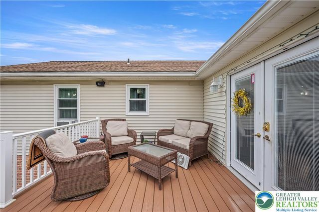 1242 Debby Court, Lehigh Twp, PA 18038