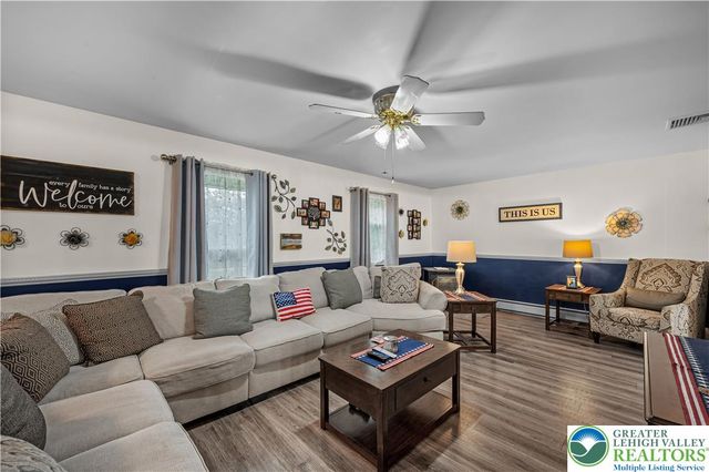 1242 Debby Court, Lehigh Twp, PA 18038