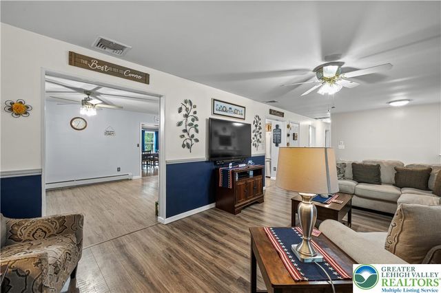 1242 Debby Court, Lehigh Twp, PA 18038