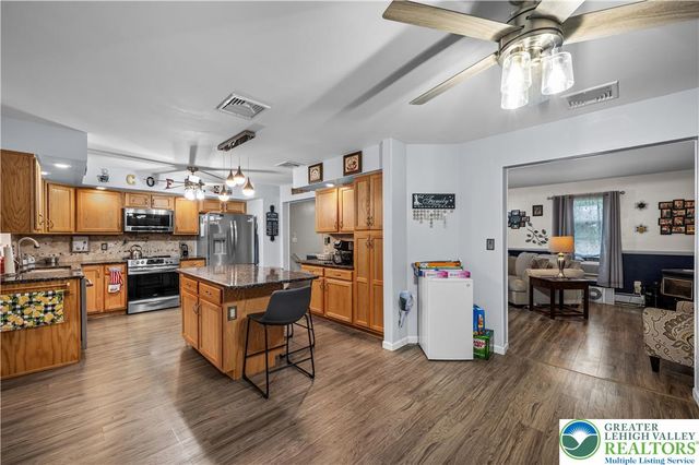 1242 Debby Court, Lehigh Twp, PA 18038