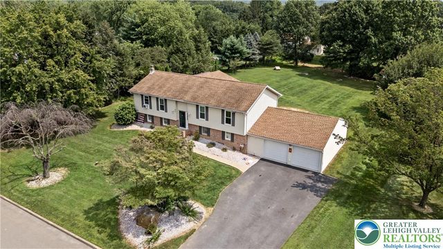 1242 Debby Court, Lehigh Twp, PA 18038