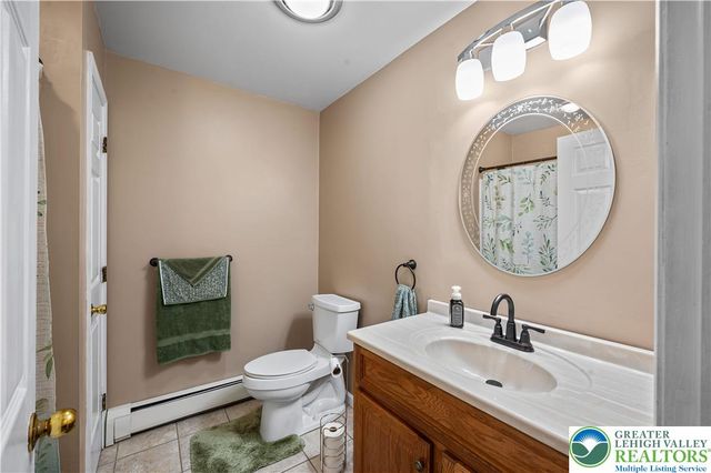 1242 Debby Court, Lehigh Twp, PA 18038