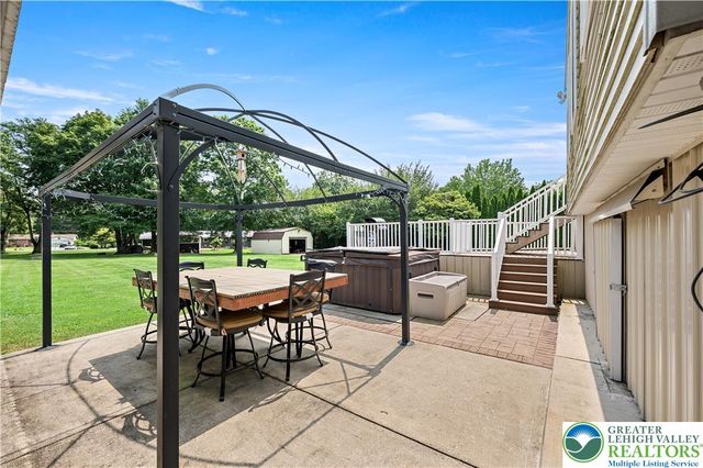 1242 Debby Court, Lehigh Twp, PA 18038