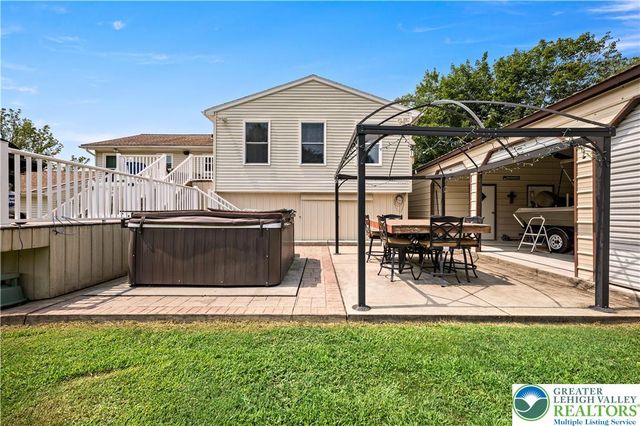 1242 Debby Court, Lehigh Twp, PA 18038