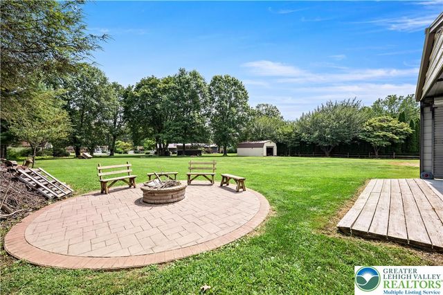 1242 Debby Court, Lehigh Twp, PA 18038