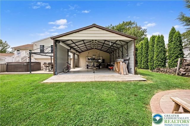 1242 Debby Court, Lehigh Twp, PA 18038