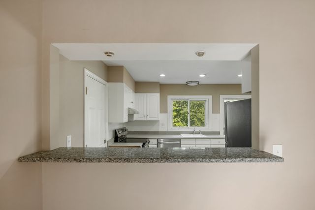 410 N BRAINTREE Drive, Schaumburg, IL 60194