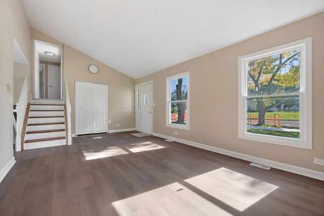 410 N BRAINTREE Drive, Schaumburg, IL 60194