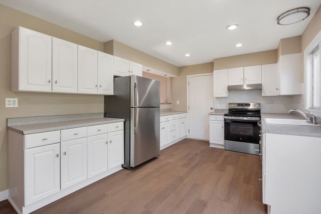 410 N BRAINTREE Drive, Schaumburg, IL 60194