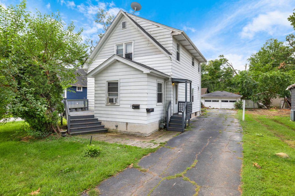 36 N Glenwood Avenue, Glenwood, IL 60425 — exterior
