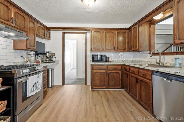 19929 E 43rd Street S, Broken Arrow, OK 74014