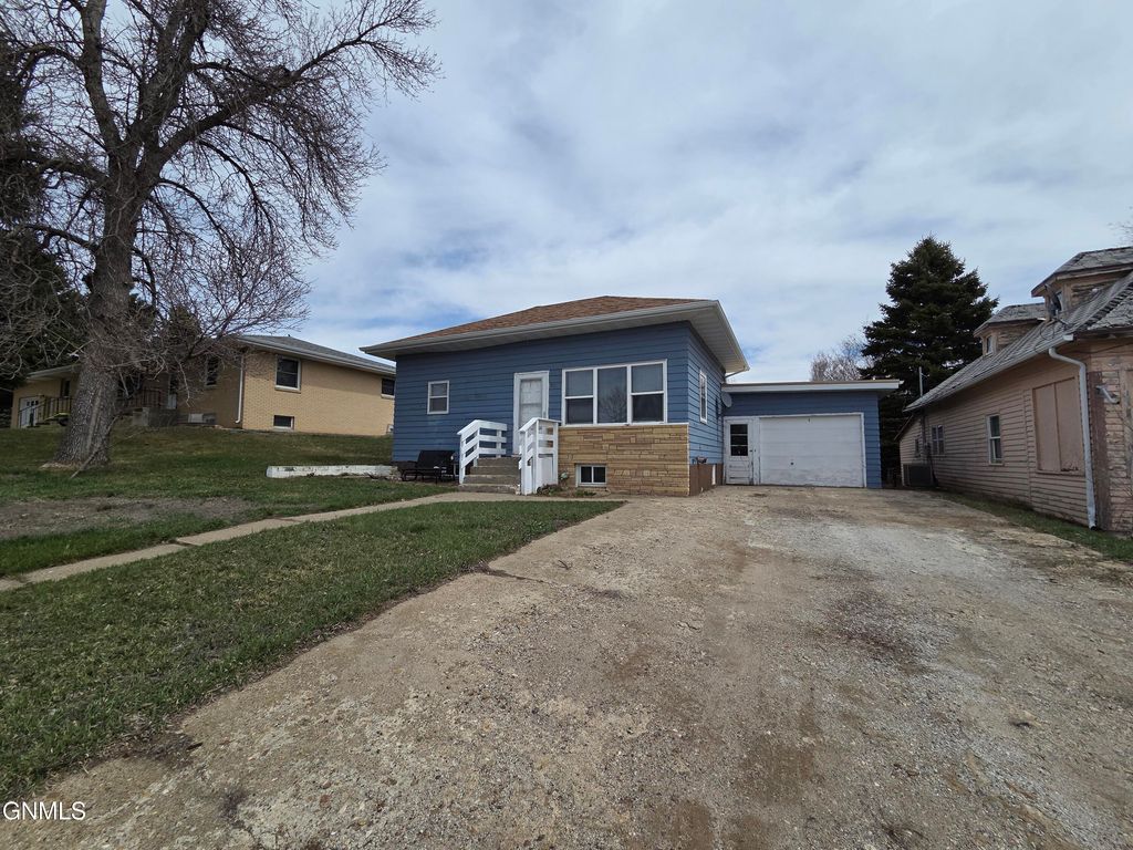415 Court Street, Flasher, ND 58535