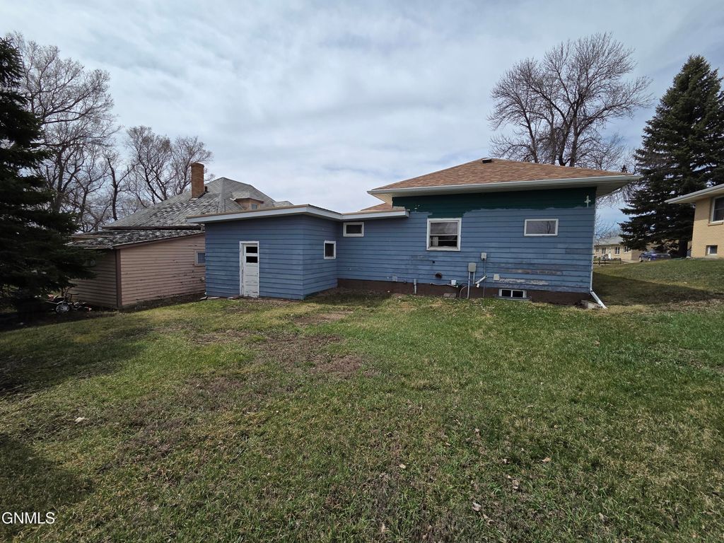 415 Court Street, Flasher, ND 58535 photo 2
