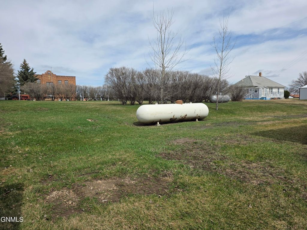 415 Court Street, Flasher, ND 58535 photo 3
