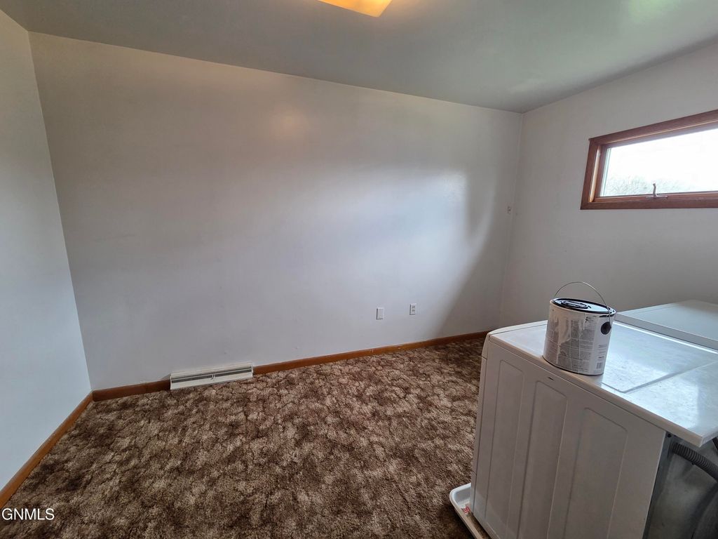 415 Court Street, Flasher, ND 58535 photo 8