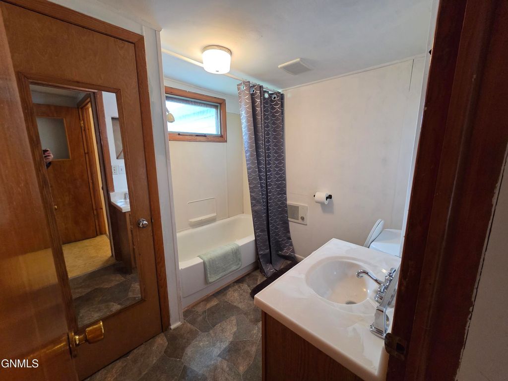 415 Court Street, Flasher, ND 58535 photo 9